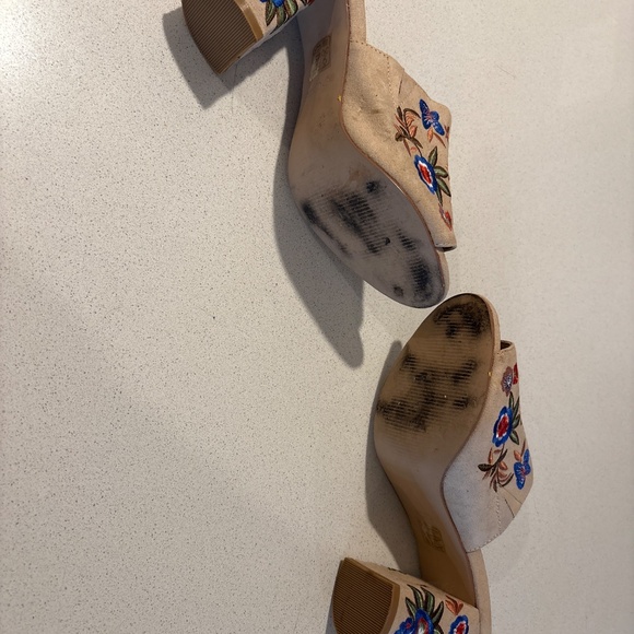Aldo Floral Heels - Picture 3 of 3